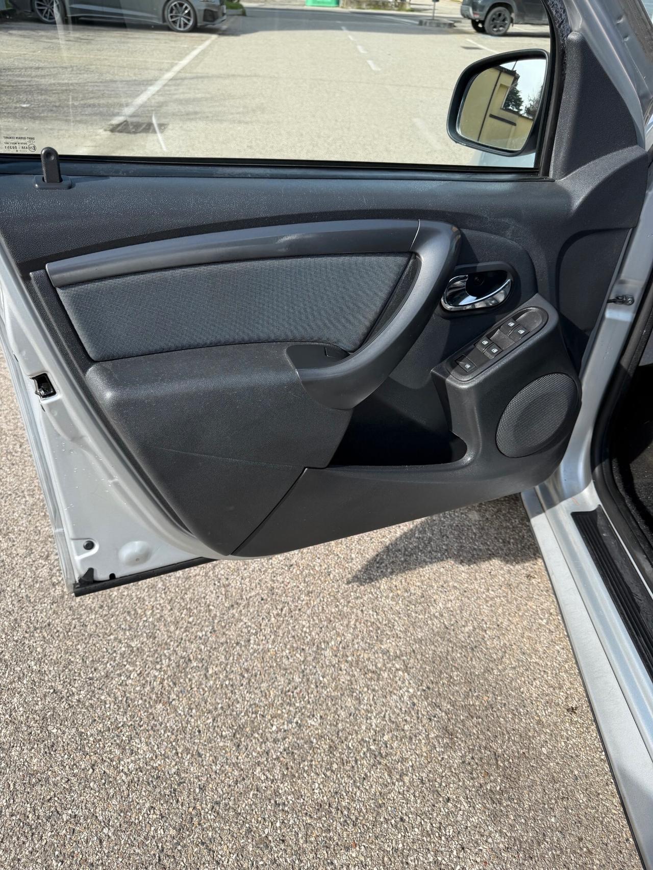 Dacia Duster 1.5 dci - NEOP. - NAV. - 12 MESI DI GARANZIA -