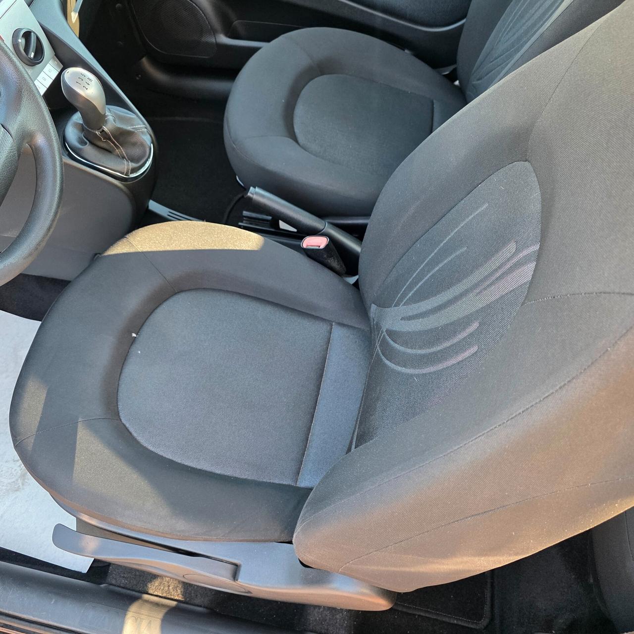 Lancia Ypsilon 1.3 MJT 75 CV Diva