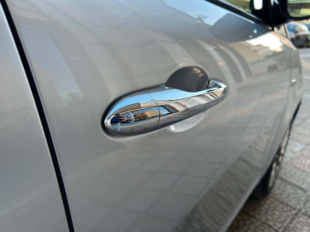 Lancia Ypsilon 0.9 TwinAir 85 CV 5 porte S&S Platinum