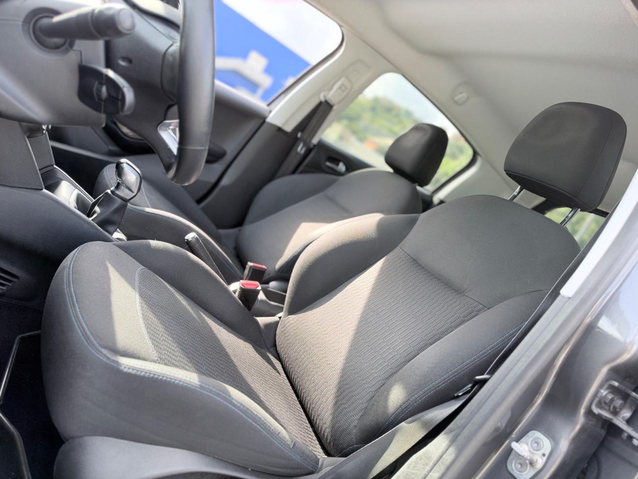 PEUGEOT 208 PURETECH 82CV SINGATURE GARANZIA 12 MESI