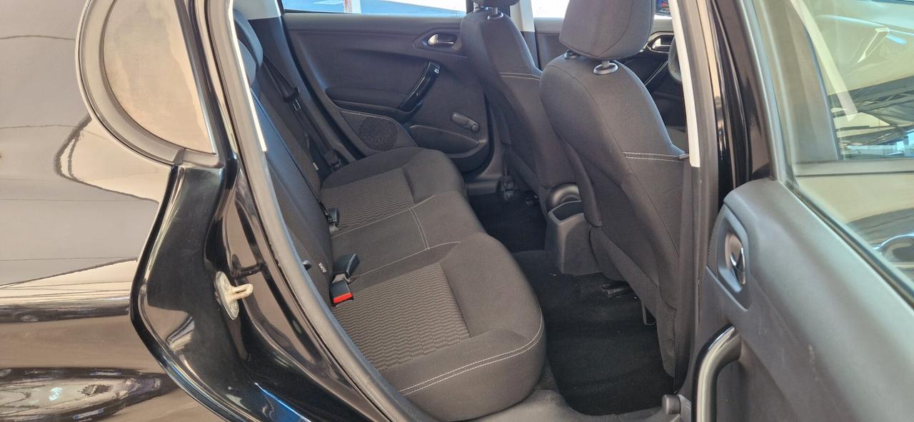 Peugeot 208 1.4 HDi 68cv Allure