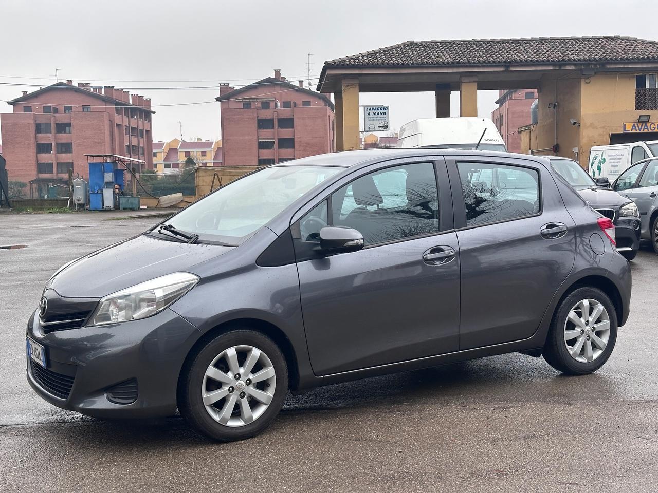 Toyota Yaris 1.0 5 porte Lounge Neopatentati