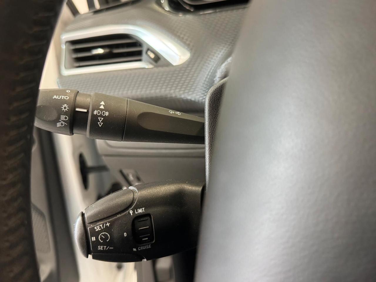 Peugeot 208 PureTech 82 Stop&Start 5 porte Signature