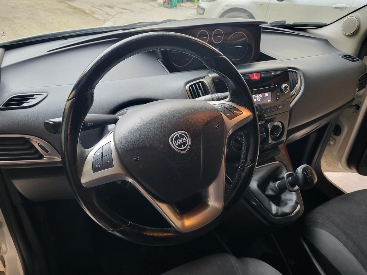 Lancia Ypsilon 1.2 69 CV 5 porte Gold