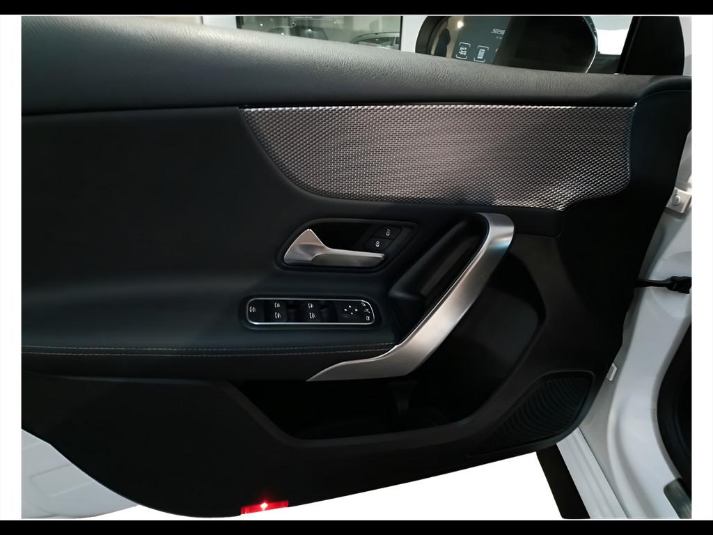Mercedes-Benz Classe A - W177 2018 - A 180 d Sport auto