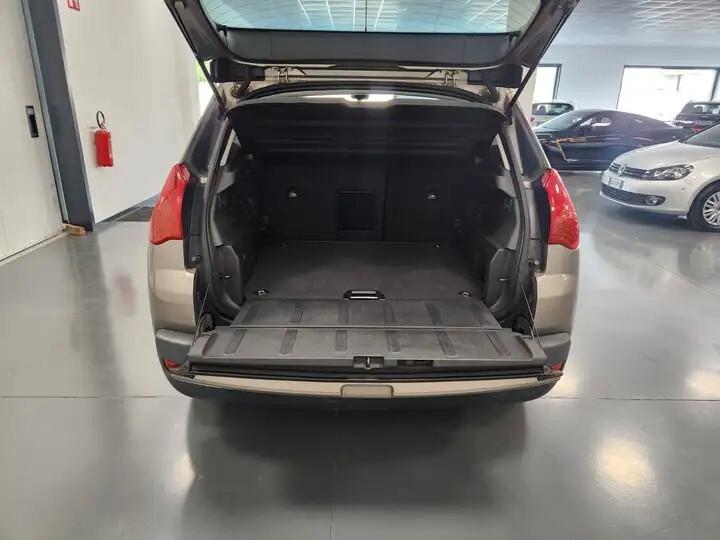 Peugeot 3008 1.6 HDi 112CV cambio robotizzato Business