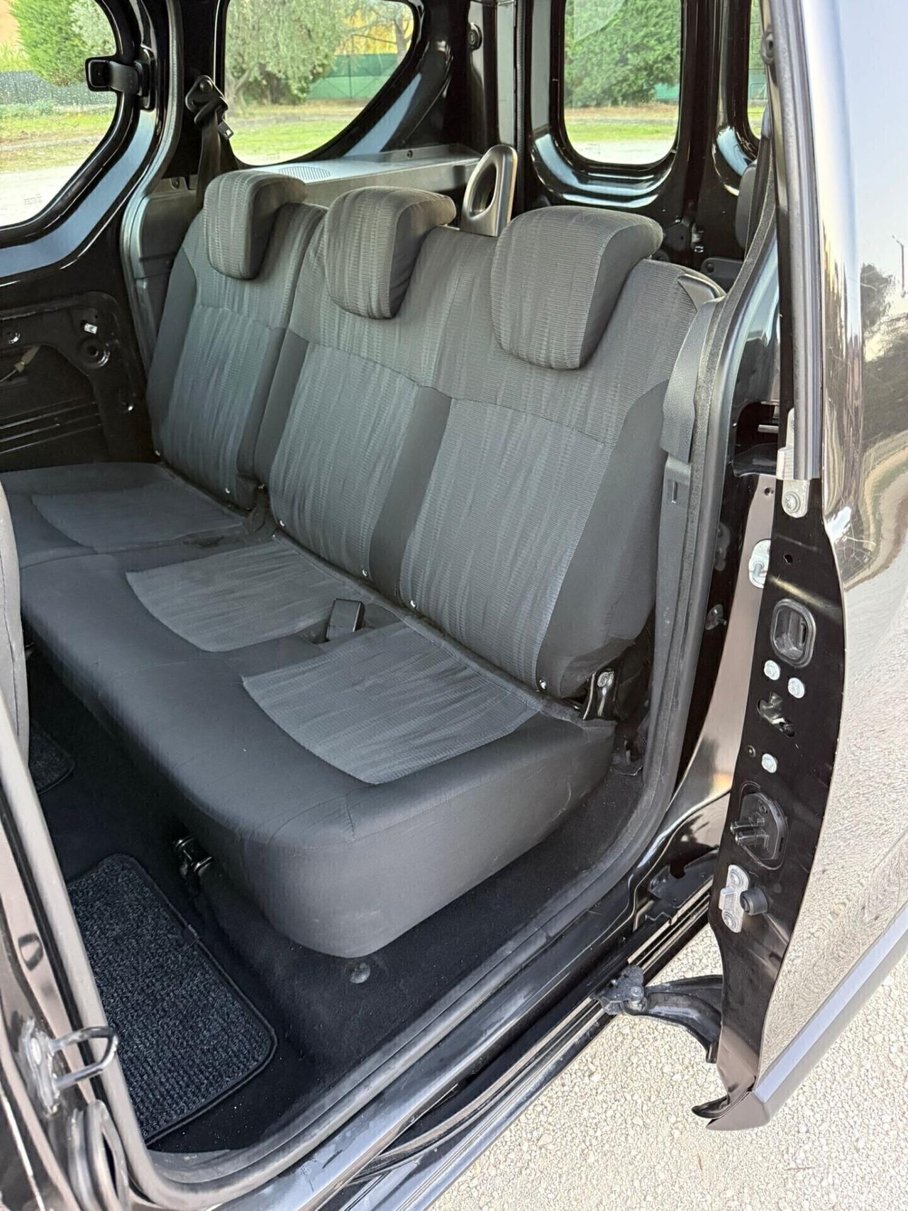 Dacia Dokker con posti 1.6 GPL neopatentati UNIPROPR