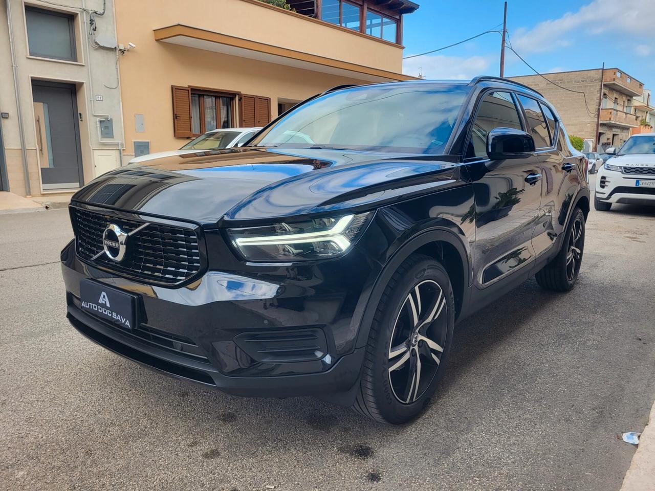 Volvo XC40 D3 Geartronic R-Design Retroc. Cerchi 19 Full Led...