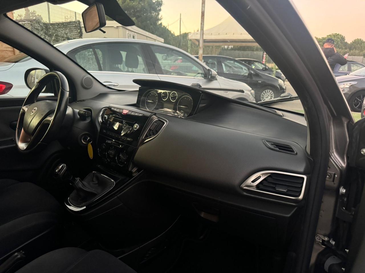 Lancia Ypsilon 1.3 95CV 2015 perfetta garanzia12