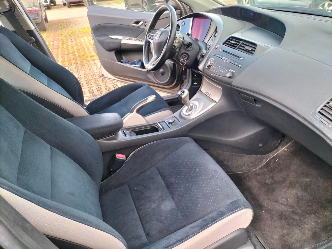 Honda Civic 1.8 i-VTEC cambio automatico
