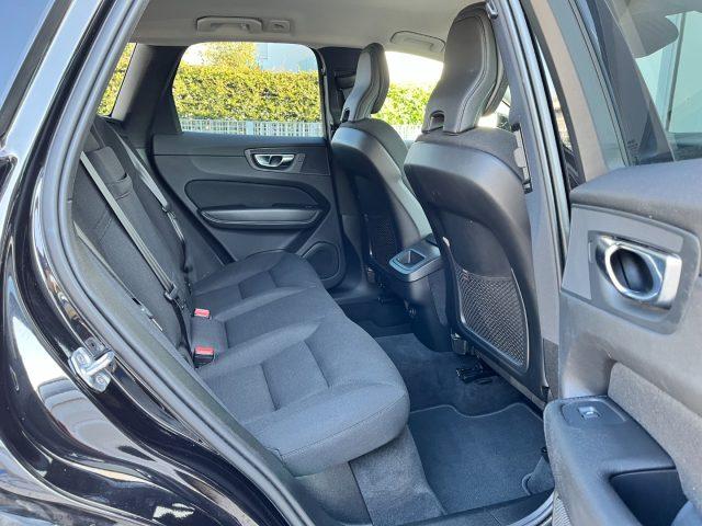 VOLVO XC60 B4 (d) AWD Geartronic Momentum Pro