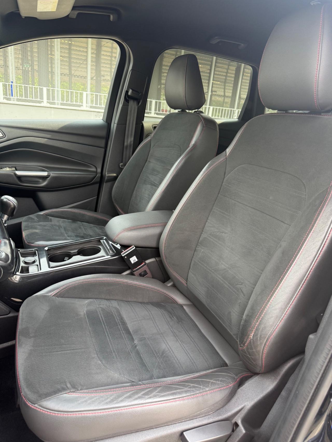 Ford Kuga 1.5 TDCI 120 CV S&S 2WD ST-Line