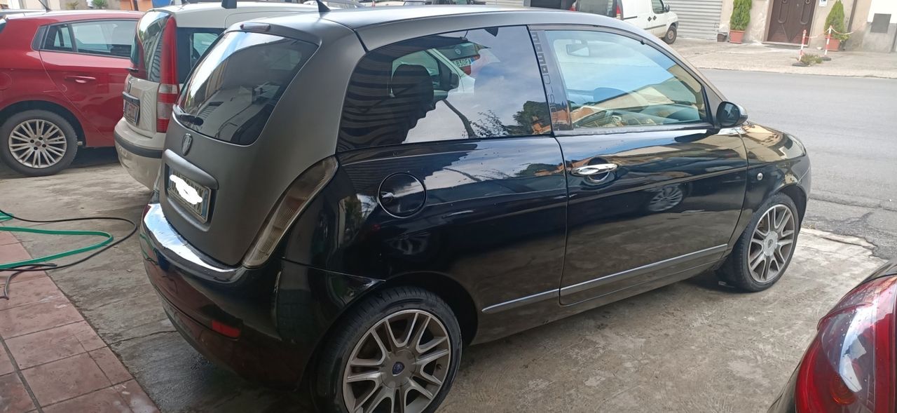 Lancia Ypsilon 1.3 MJT 90 CV DPF Sport MomoDesign