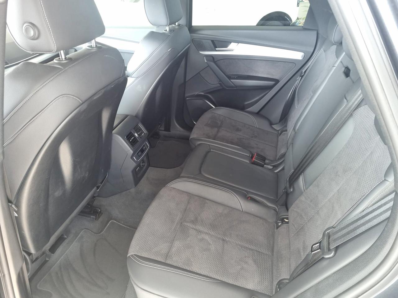 Audi Q5 40 TDI 204 CV quattro S tronic Identity Black