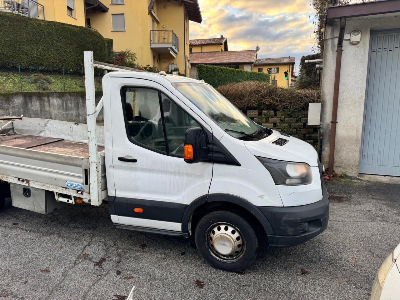 Ford transit incidentato