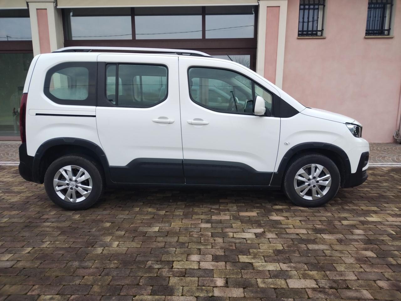 Peugeot Rifter 130cv. full.