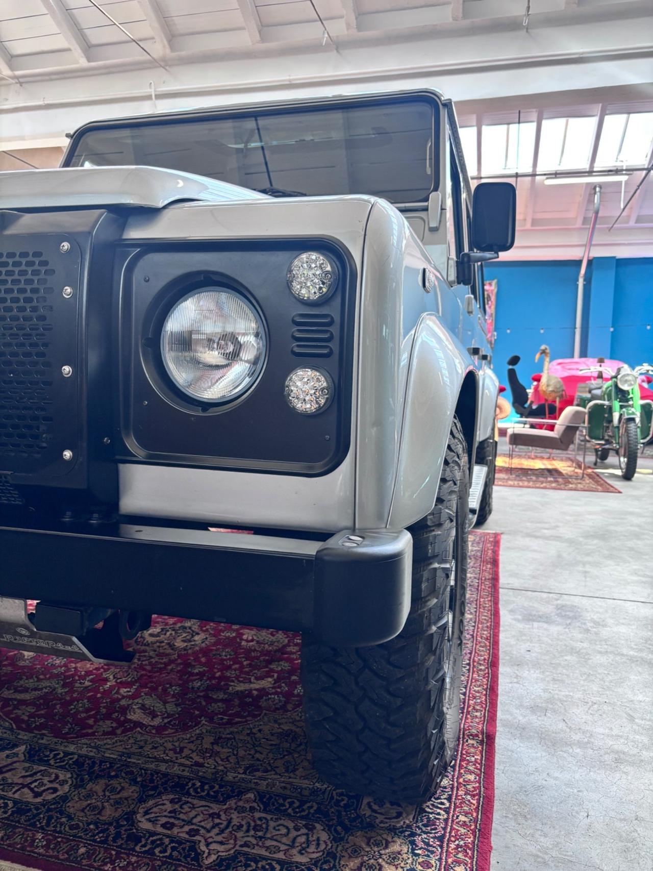 Land Rover Defender 110 2.2 TD4 Station Wagon SE N1