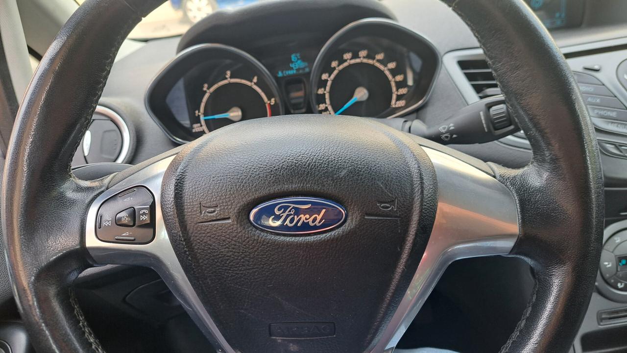 Ford Fiesta 1.5 TDCi 75CV 5 porte gancio di traino