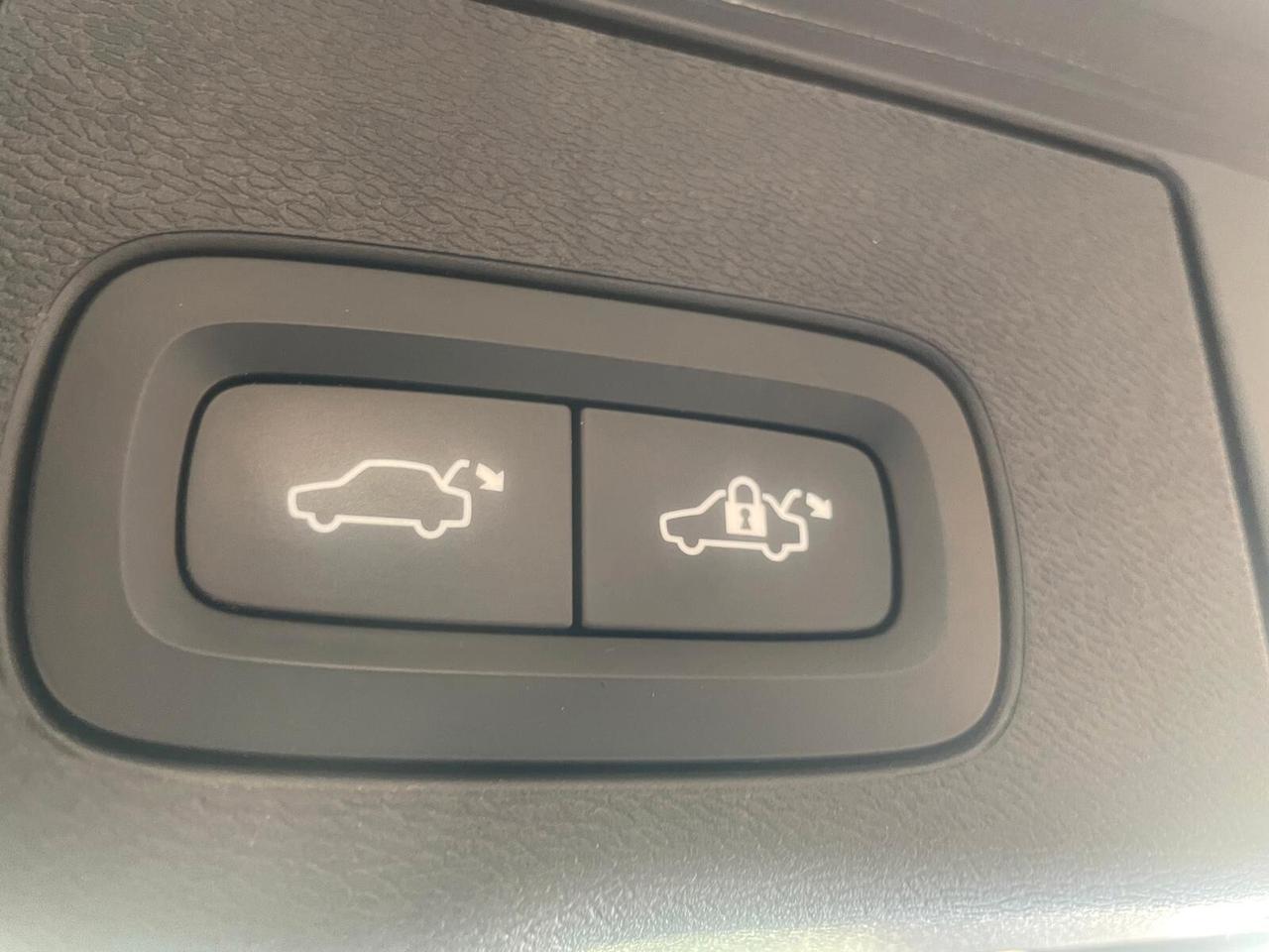 Volvo XC60 B4 (d) 197cv automatico INSCRIPTION PELLE NAVY LED 19
