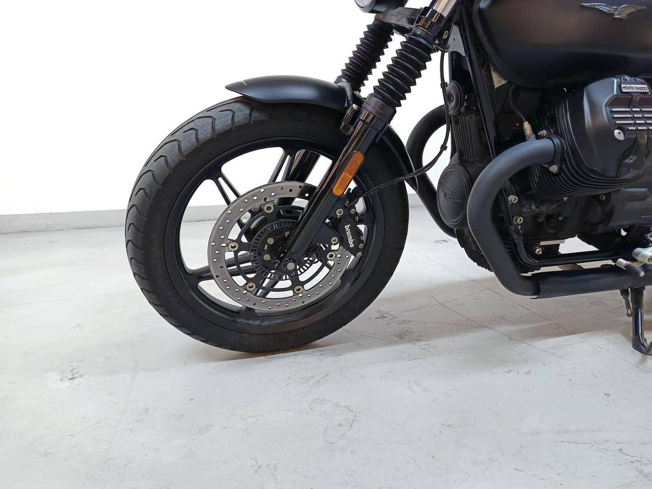 MOTO GUZZI V7 850 Stone