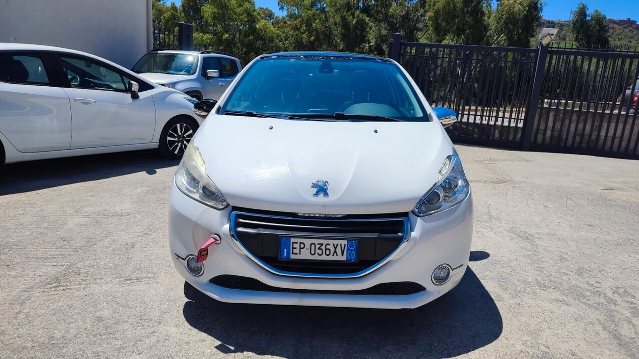 Peugeot 208 1.4 HDi TETTO PANORAMICO