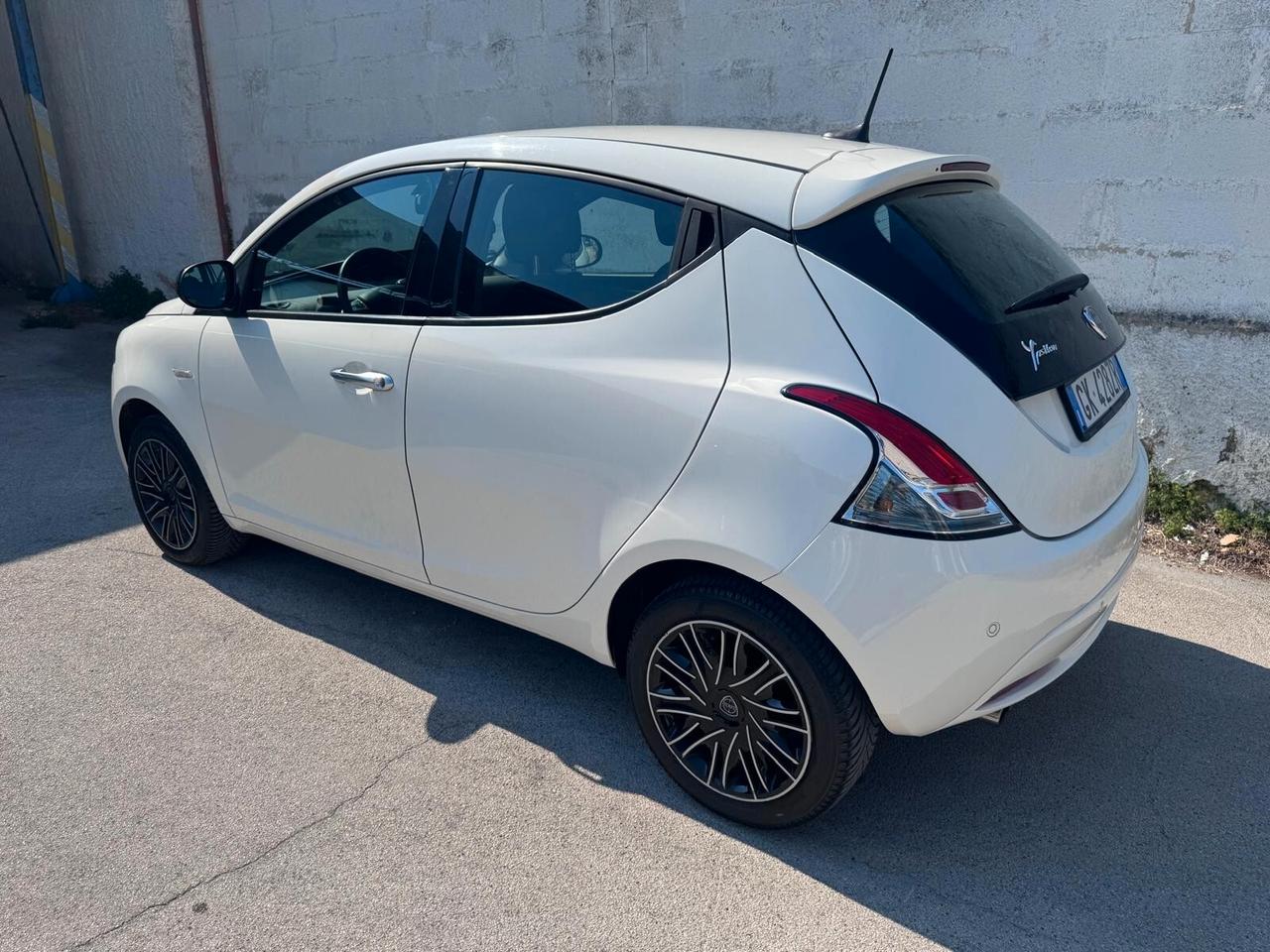 Lancia Ypsilon 1.0 FireFly 5 porte S&S Hybrid Gold