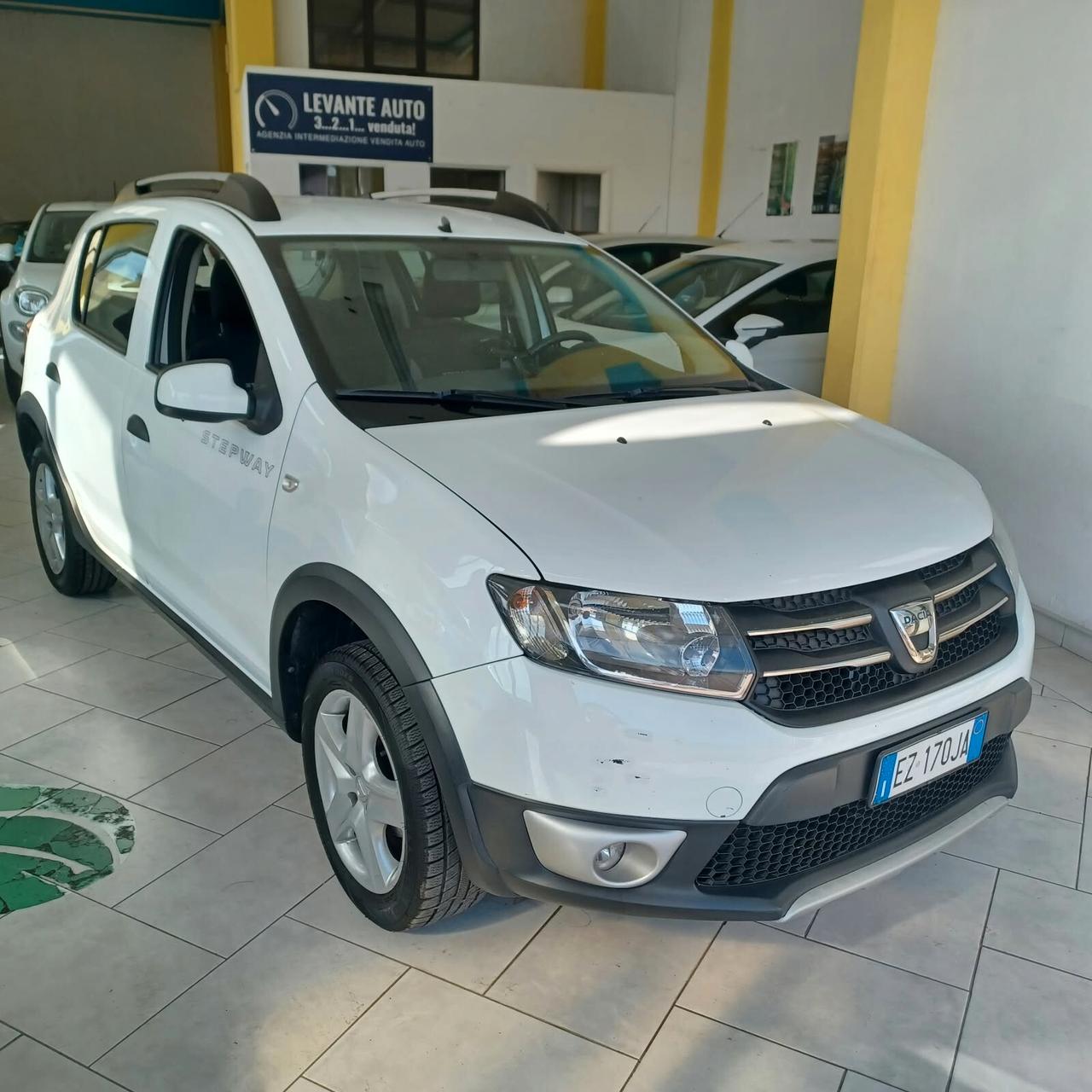 NEOPATENTATI SANDERO STEPWAY OTTIME CONDIZIONI