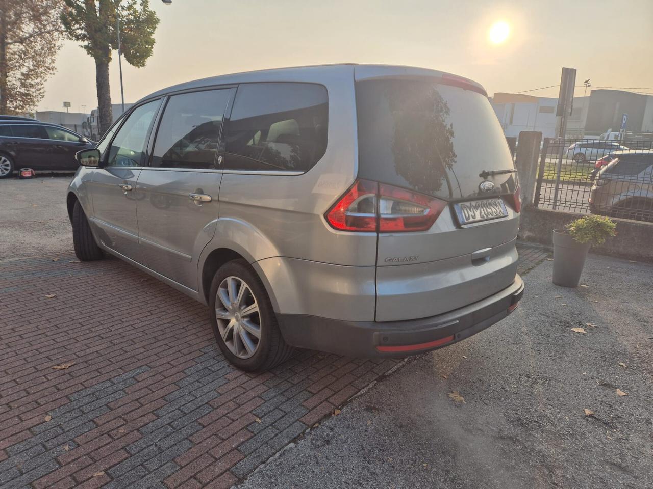 Ford Galaxy 2.0 TDCi vers. Ghia E4 -- 7POSTI!!!