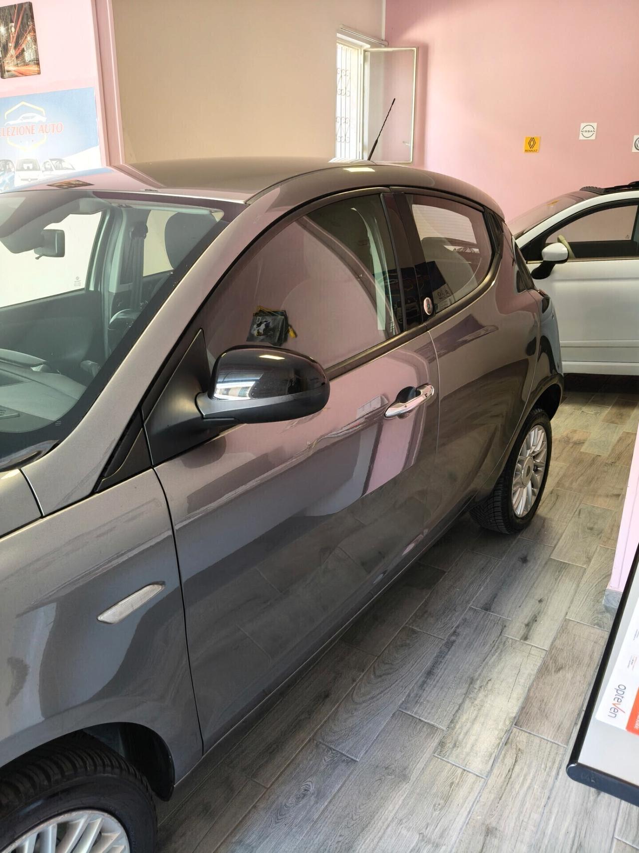 Lancia Ypsilon 5 porte Metano Ecochic Gold