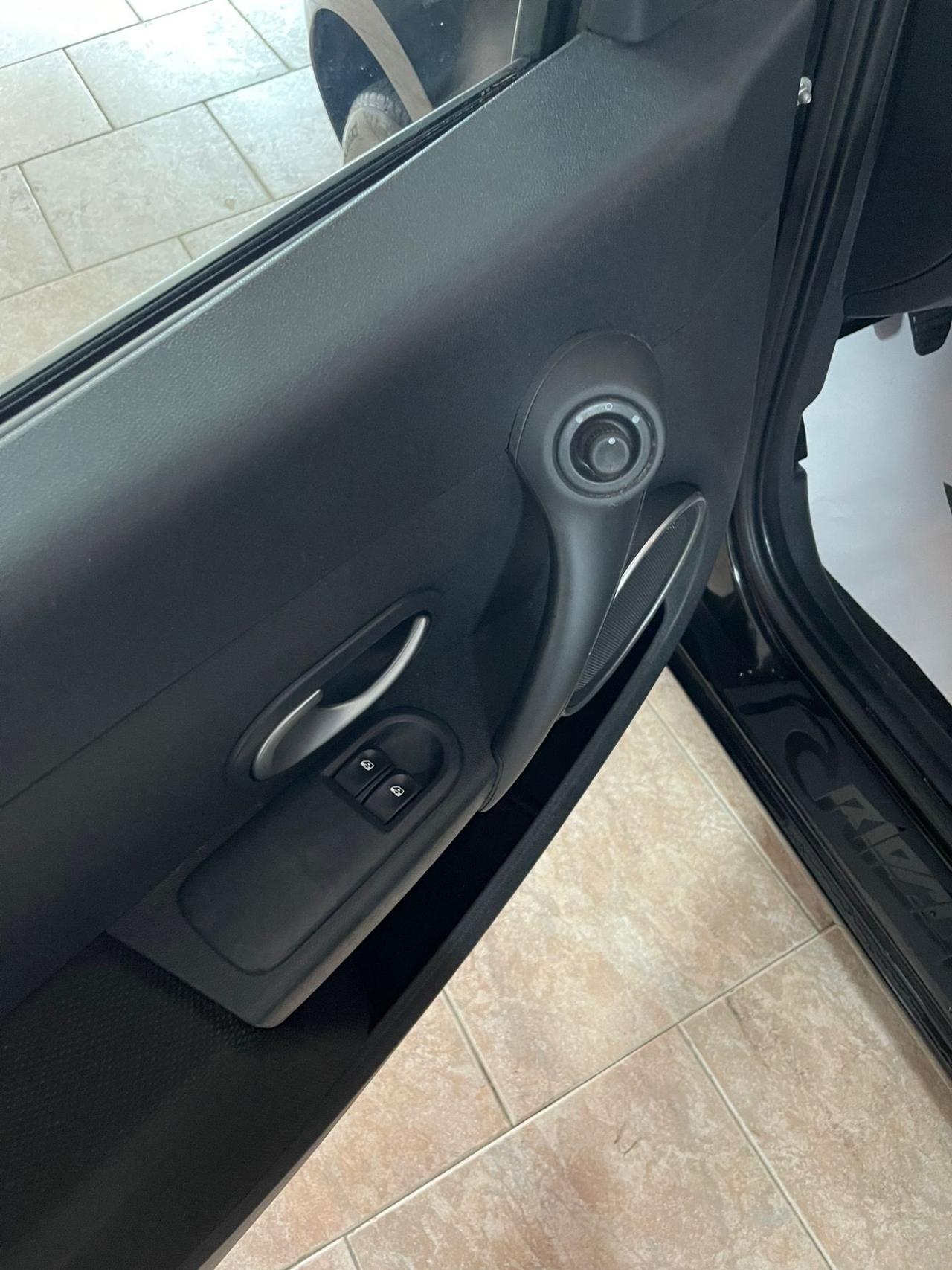 Renault Clio 1.2 16V 5 porte Rip Curl