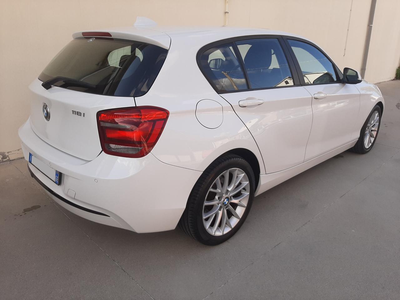 Bmw 118i 170cv 5p. Sport Line Aut.