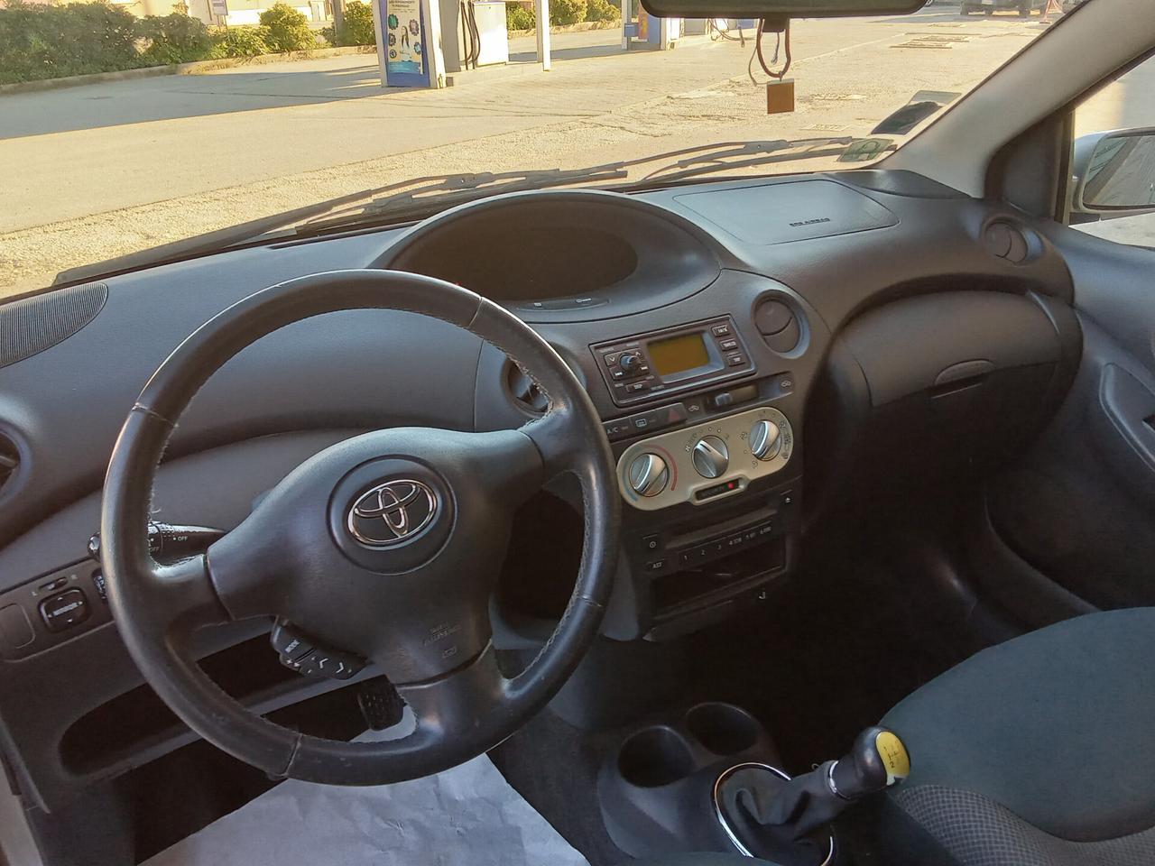 Toyota Yaris 1.0i 16V cat 3 porte Sol