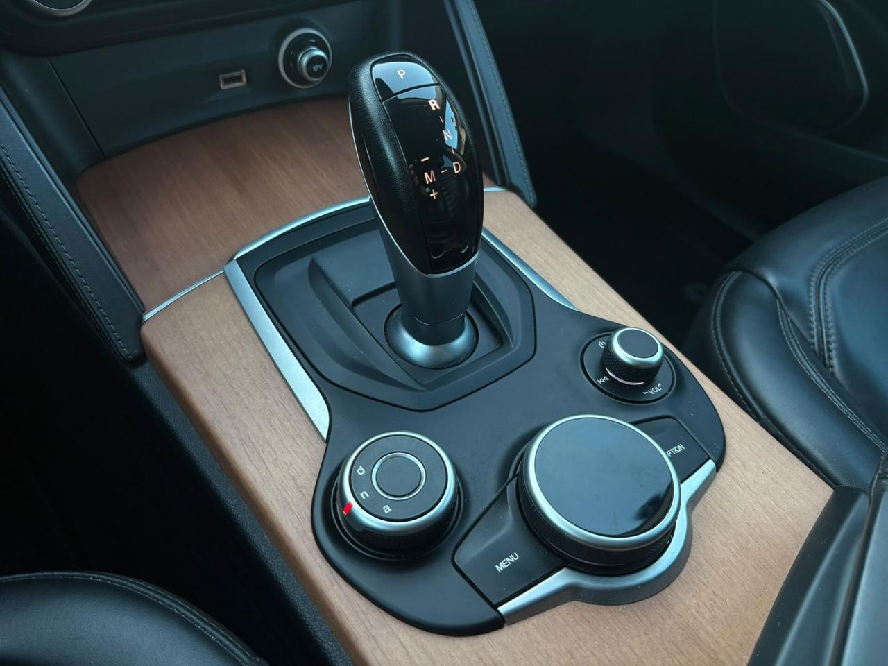 ALFA ROMEO STELVIO 2.0 BENZ 200CV Q4 GANCIO TRAINO