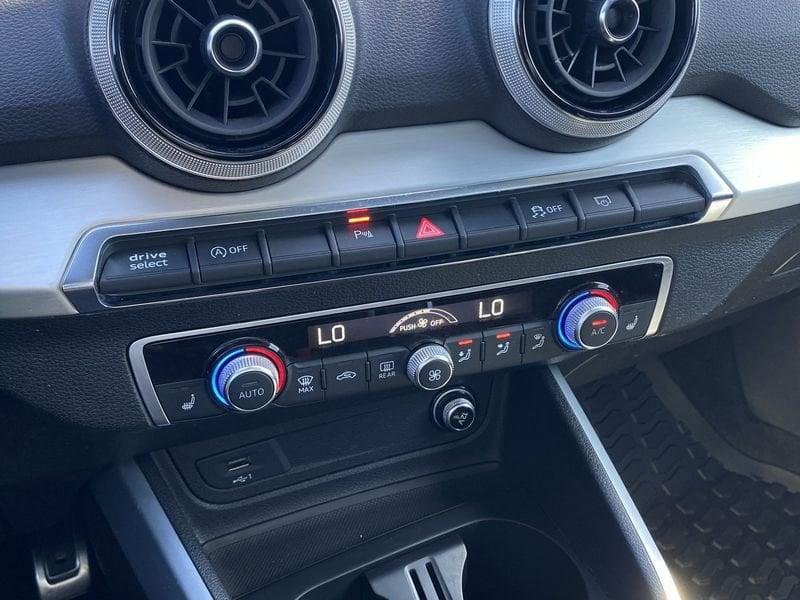 Audi Q2 S Line interno ed esterno 1.5 TFSI 150CV 35