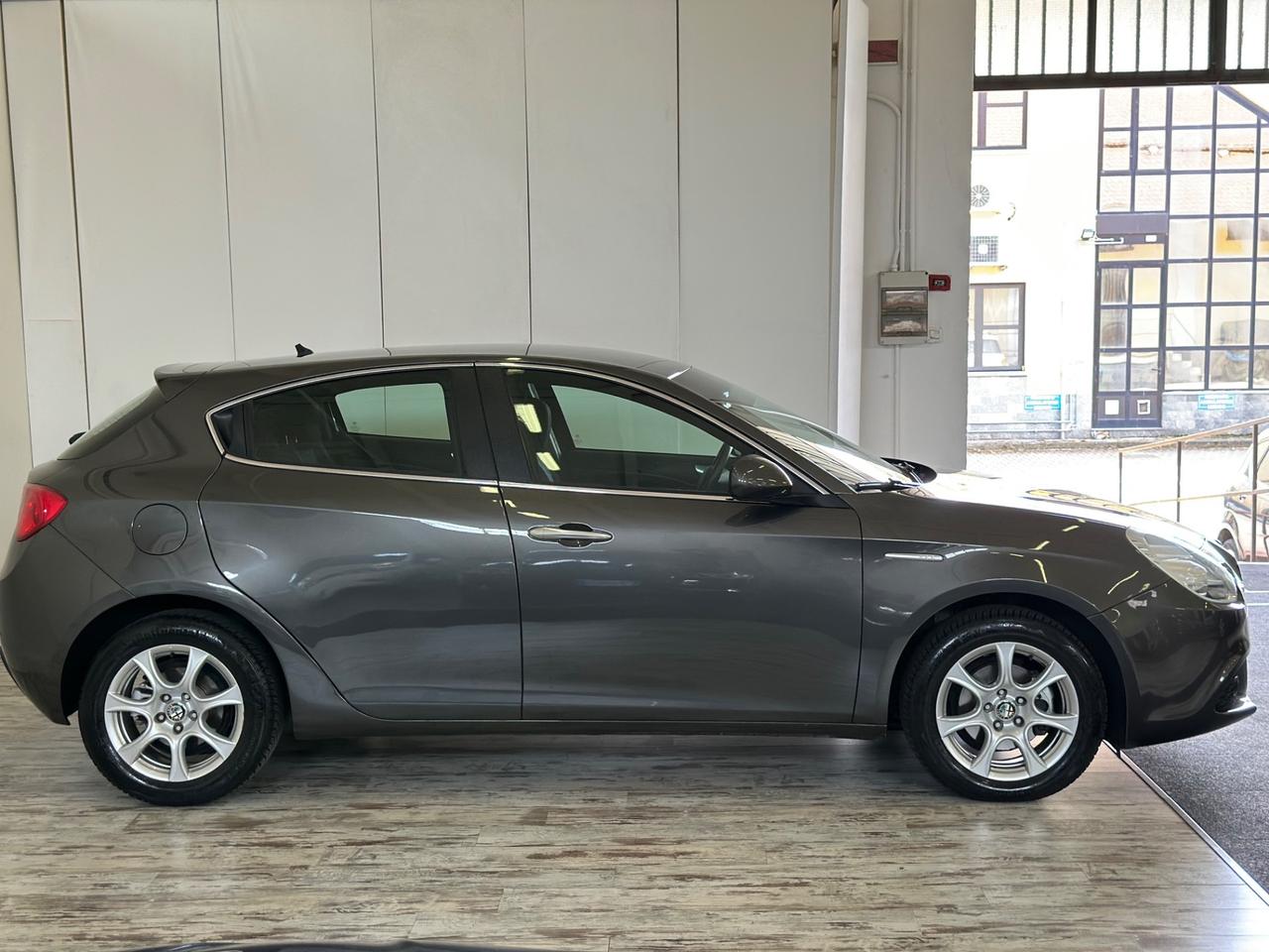 Alfa Romeo Giulietta 1.4 GPL Distinctive Ok Neopatentati