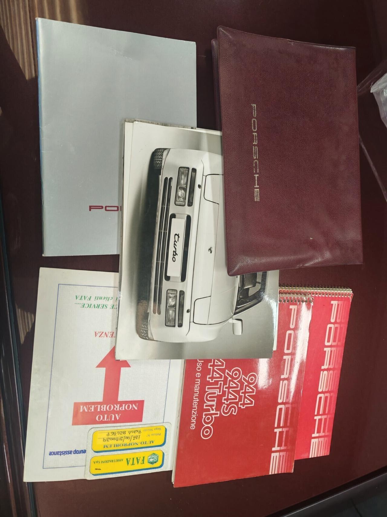 Porsche 944 Turbo targa oro