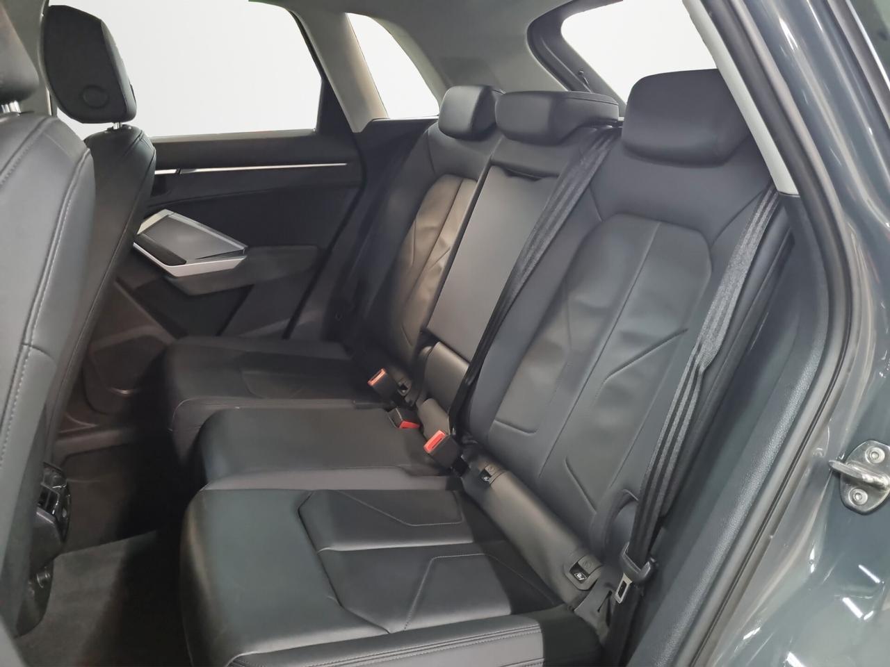 Audi Q3 35 TDI S tronic Business