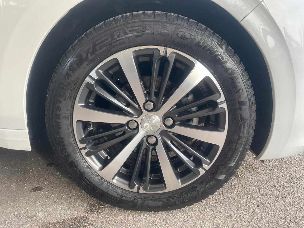 Peugeot 208 1.2 PureTech 82 5 porte Allure