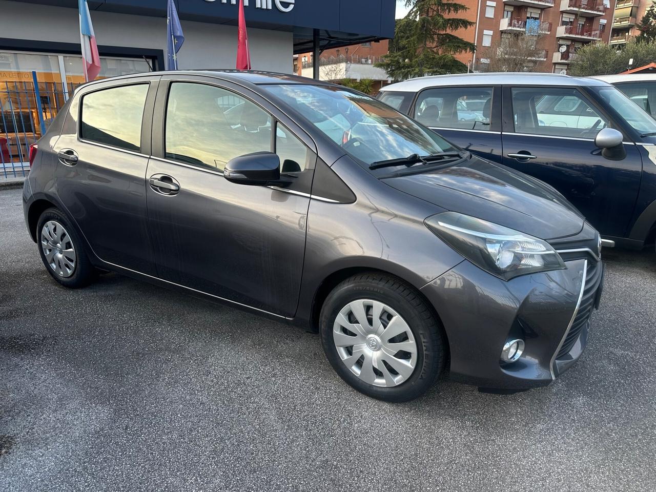 Toyota Yaris 1.3 5 porte Lounge navi telecamera full