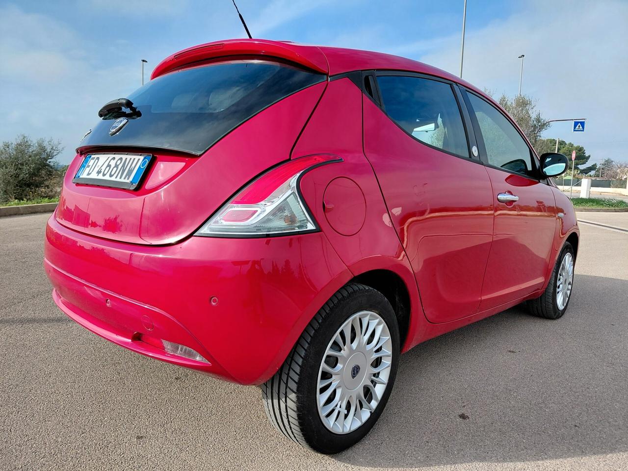 Lancia Ypsilon 1.2 69 CV 5 porte GPL Ecochic Silver