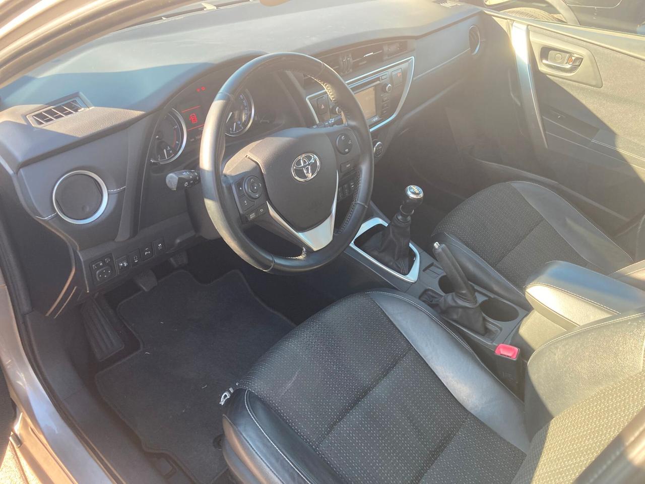 Toyota Auris 1.4 D-4D Lounge