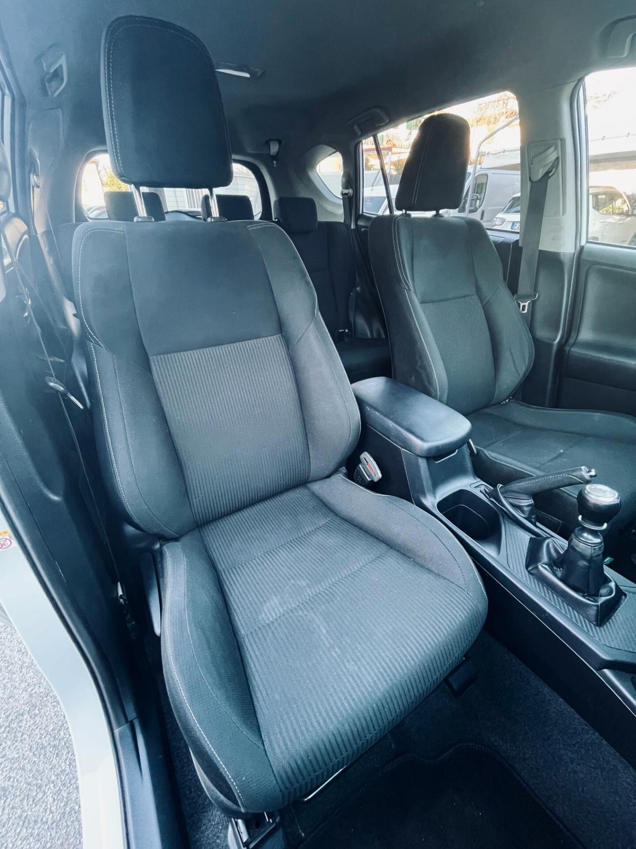 Toyota RAV 4 RAV4 2.0 D-4D 4WD Style White Ed.