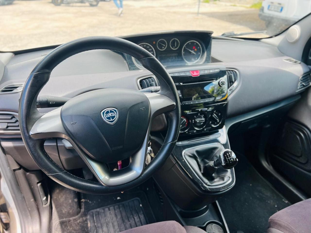 Lancia Ypsilon 1.3 MJT 16V 95 CV 5 porte S&S Platinum - 2011