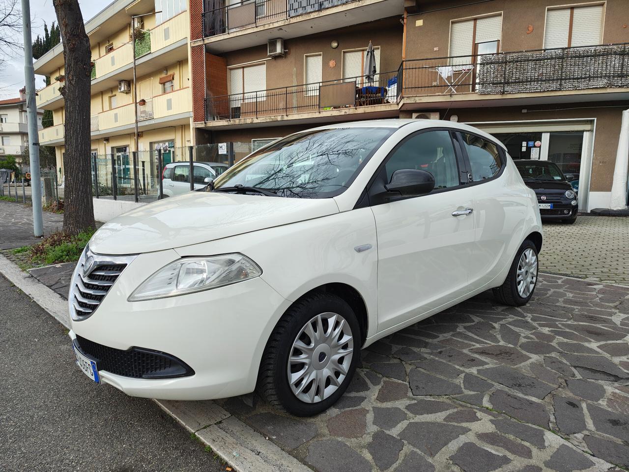 Lancia Ypsilon 1.2 69 CV 5 porte GPL Ecochic Silver
