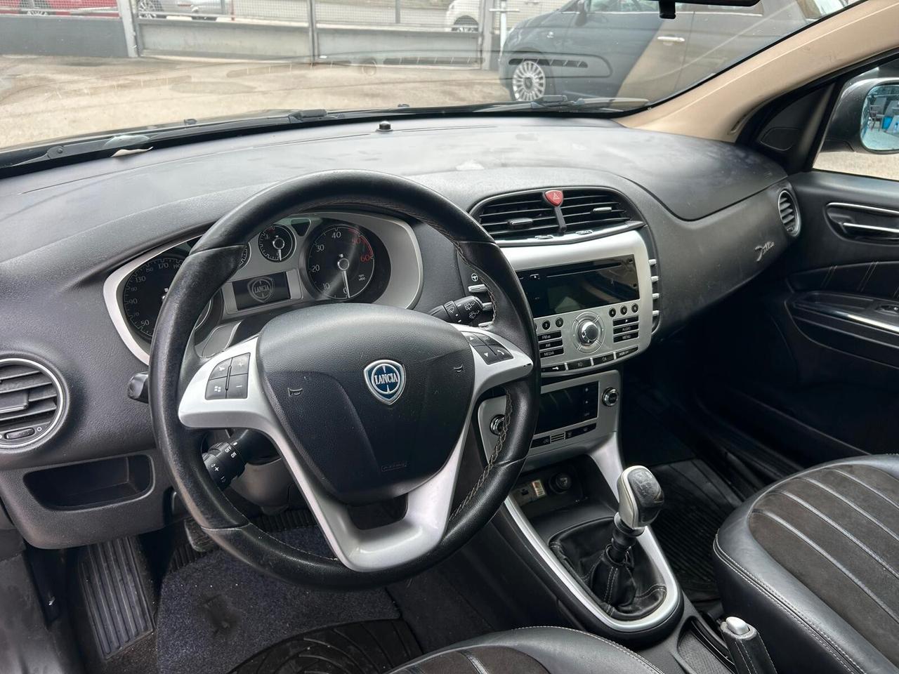 Lancia Delta 1.6cc diesel 12 mesi garanzia-2010