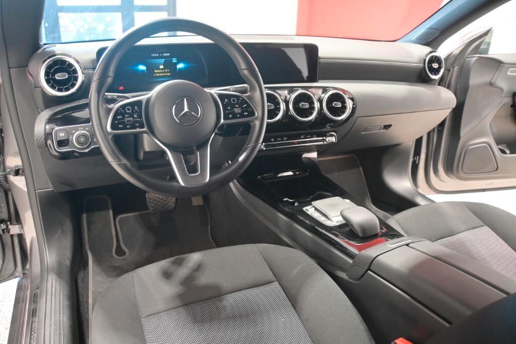 MERCEDES-BENZ CLA SHOOTING BRAKE 180D 115CV AUTOMATIC BUSINESS SOLUTION ( CRUISE - NAVI PREMIUM - PARK ASSIST - TELECAMERA POST. ) CC. 1.950