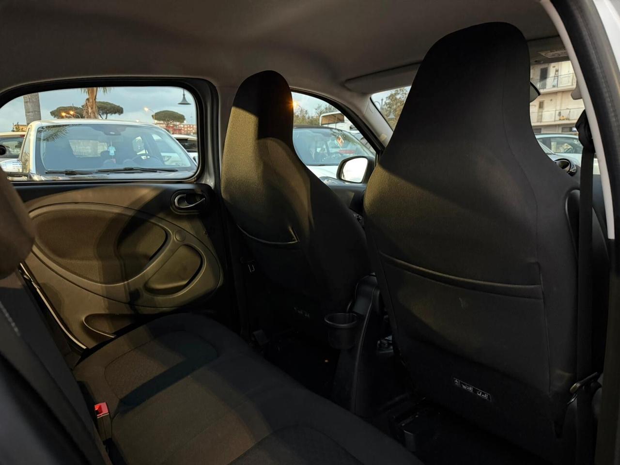 Smart ForFour EQ Pulse