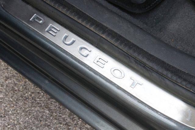 PEUGEOT 5008 1.6 HDi 115CV Business 7 POSTI