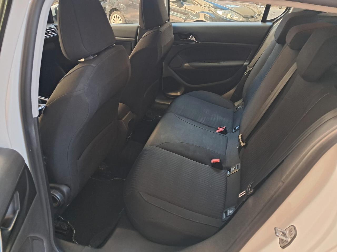 PEUGEOT 308 1.6 HDI 92 CV-NEOPATENTATI-Euro6990