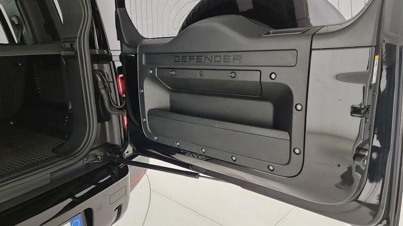 Land Rover Defender 110 3.0D I6 200 CV AWD Auto SE